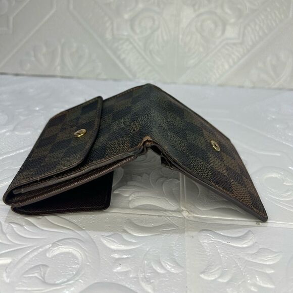 2012โLOUIS VUITTON Damier Ebene Pattern Elise Wallet - Picture 5 of 12